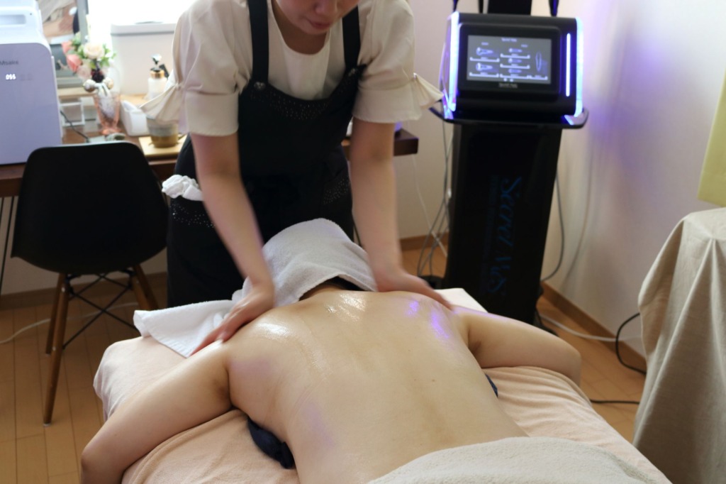 海老名 さがみ野 エステ オールハンド 背中マッサージ 肩こり解消 リンパ